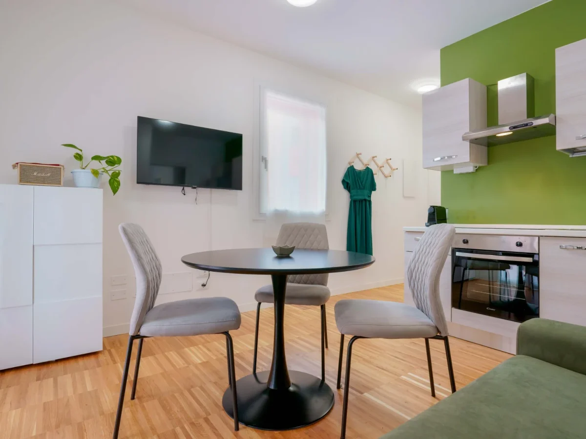 Mascarella Apartment Green copertina